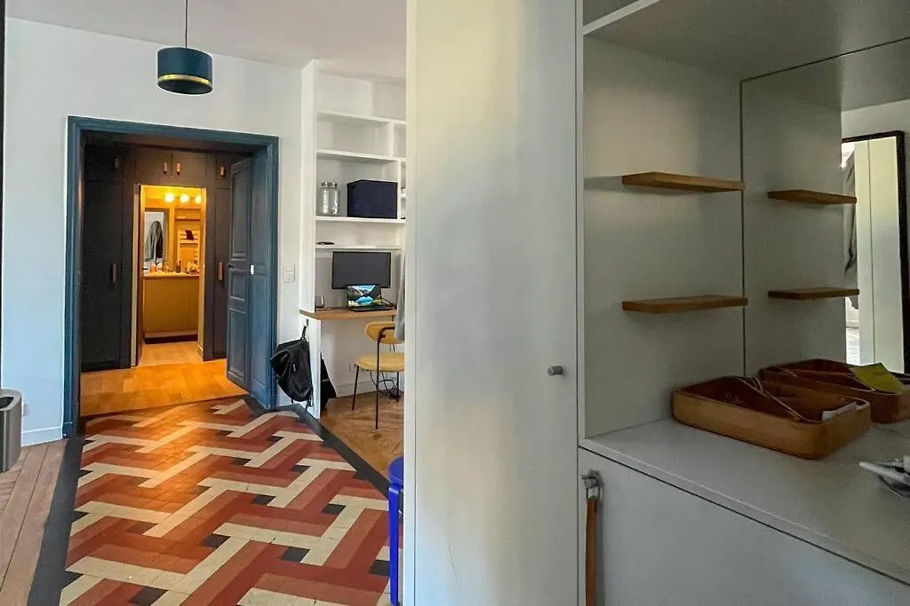 Luxurious Apartment In Marais Paris France